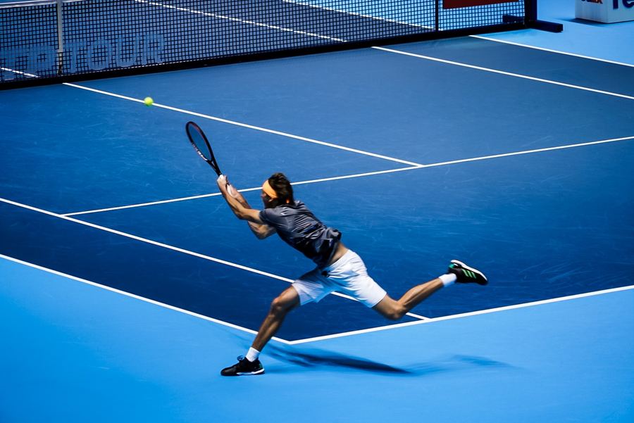 Archive: Alexander Zverev backhand at the Nitto ATP Finals 2019, O2 Arena, London (Chris Czermak / Book of Tennis, CC BY 2.0). Not the 2026 US Open final vs Shelton at Arthur Ashe.