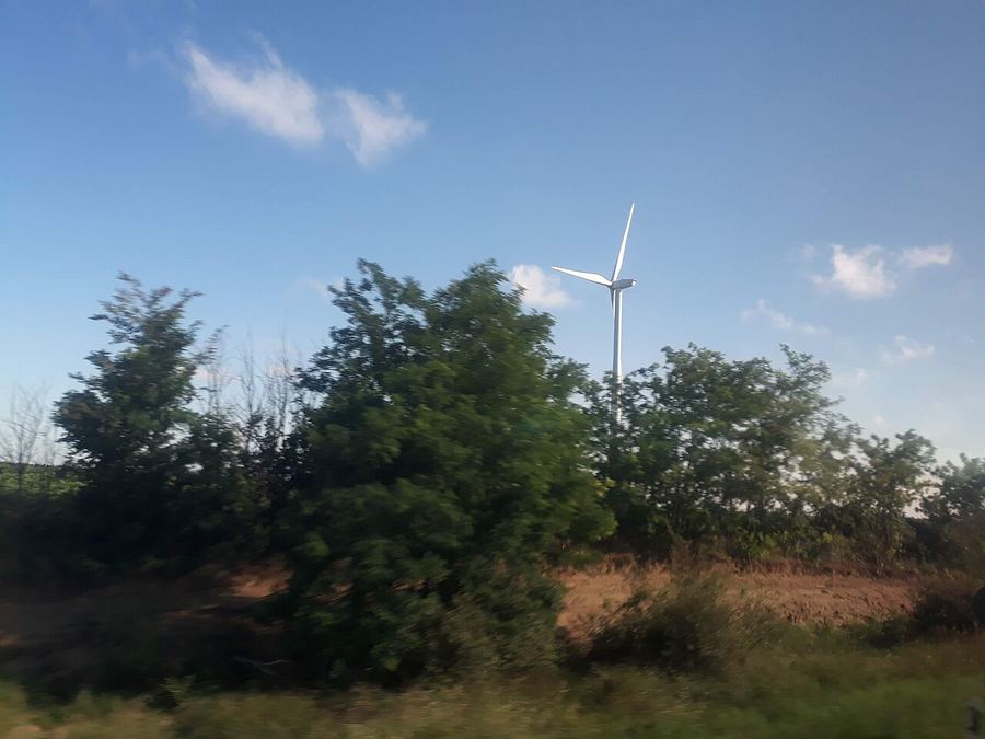 Archive: Čibuk 1 wind farm turbines in South Banat, Serbia, 2018 (Ivan25, CC BY-SA 4.0). Not the 14 September 2026 Čibuk 2 inauguration, not day-of 22 Nordex turbines, and not a Masdar/Taaleri ceremony still.