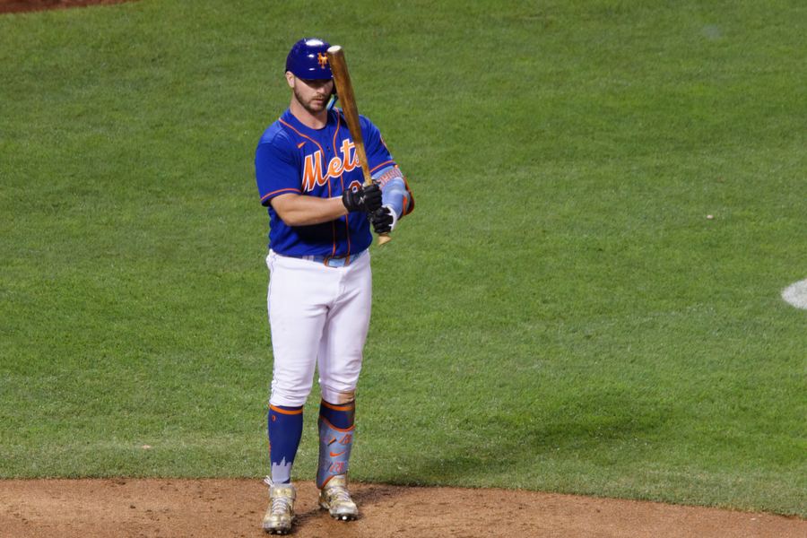 Archive: Pete Alonso holds his bat before stepping into the box, Mets kit, 6 Aug 2022 (D. Benjamin Miller / Wikimedia Commons, CC0). Not the 15 September 2026 Citi Field 300th home run, not an Orioles-kit still, and not Coby Mayo’s inside-the-park homer.