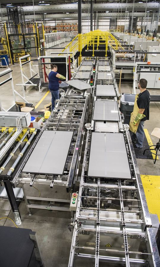 Archive: First Solar Series 4 submodule packout on the manufacturing floor at Perrysburg, Ohio, 23 Aug 2017 (U.S. Department of Energy, public domain). Not SEG Solar’s Tomball #1 facility, not the 15 September 2026 first HJT module rollout, and not SEG-branded Houston photography.
