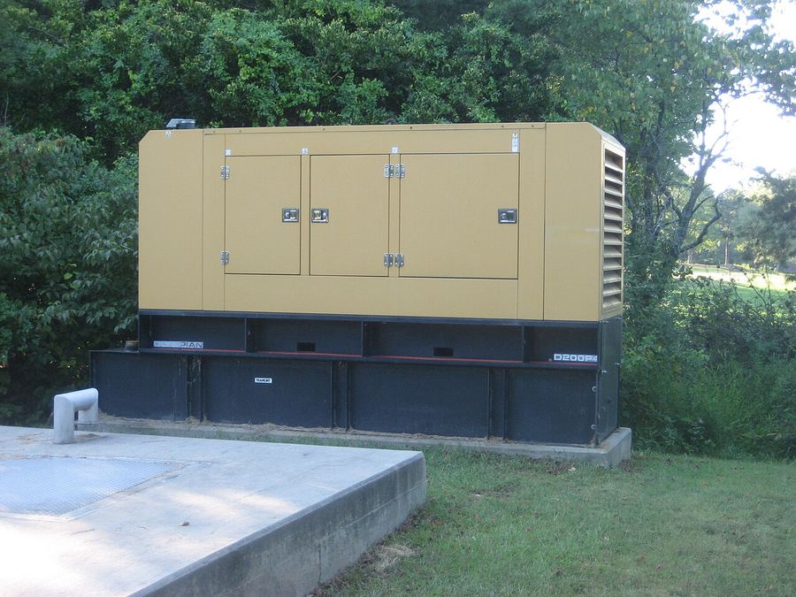 Archive: 200 kW Caterpillar Olympian diesel generator set — 23 August 2011 (Gregsedits, CC BY-SA 3.0). Not the 16 September 2026 Freeberg Eloy ribbon-cutting, not a Freeberg- or Hill & Smith–branded package, not Eloy/Sunland Gin Road plant photography, and not an Arizona assembly-line still.