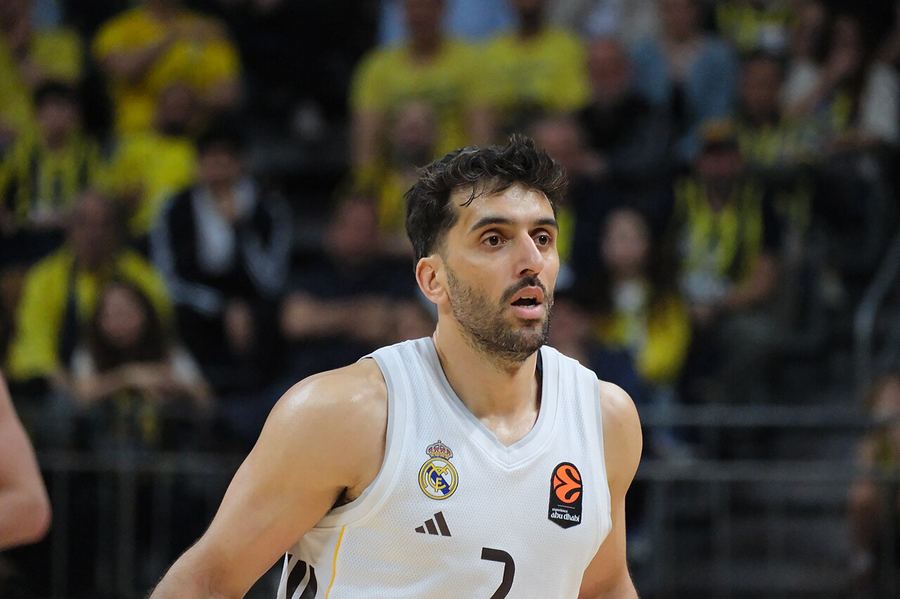 Archive: Facundo Campazzo #7 Real Madrid, EuroLeague, 9 April 2026, abu dhabi patch visible (Zafer, CC BY 4.0). Not the Abu Dhabi SuperCup final vs Olympiacos on 19 September 2026; not day-of SuperCup photography.