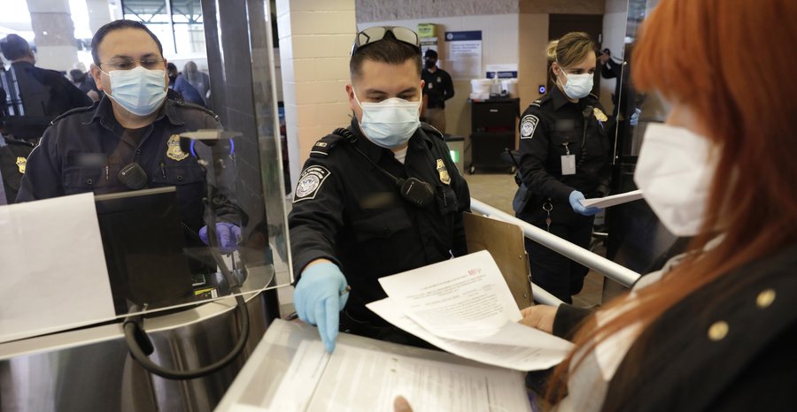 Archive photo: U.S. border officers process asylum seekers with pending Remain in Mexico cases at the Paso del Norte port of entry in El Paso, Texas, in February 2021.